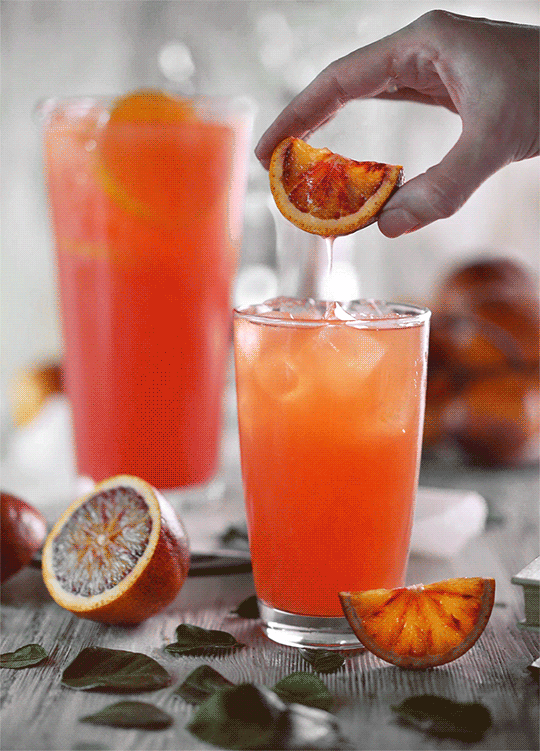 Некоторые люди любят пить зимой витамины напиток. Летние коктейли. Апельсиновое утро. Мандариновый коктейль. Фруктовый коктейль.